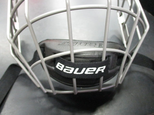 Load image into Gallery viewer, Used Bauer Hockey Size Med Helmet Mask
