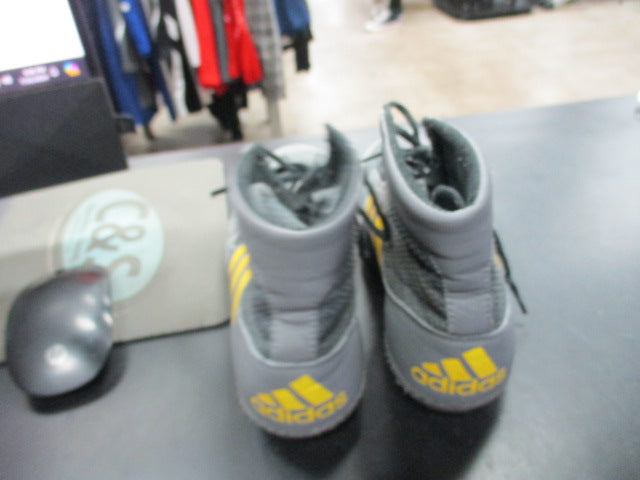 Load image into Gallery viewer, Used Adidas Wrestling Shoes Size 6.5
