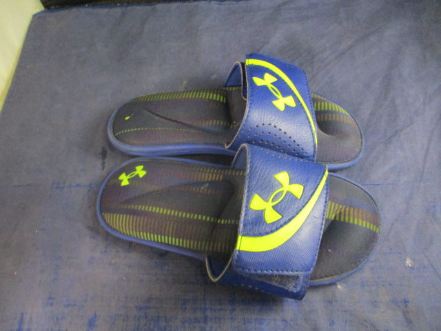 Load image into Gallery viewer, Used Under Armour Sandals Youth Size 3
