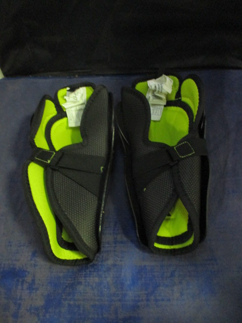 Load image into Gallery viewer, Used Pure Hockey Shin Guards Youth Size 8&quot;
