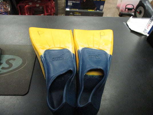 Used Speedo Fins Size Small 5