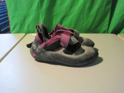 Used 5.10 Rogue VCS Size 6 Womens Climbing Shoes