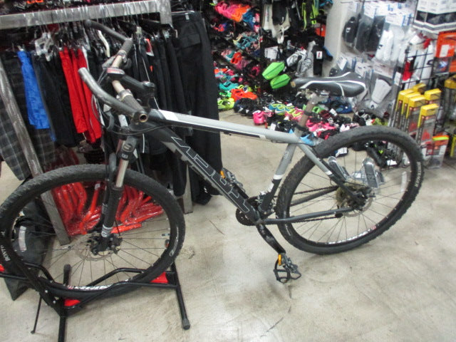 Load image into Gallery viewer, Used Trek Marlin G2 Gary Fisher Collection 29&quot; 19&quot; Frame 24 Speed Disc Brakes
