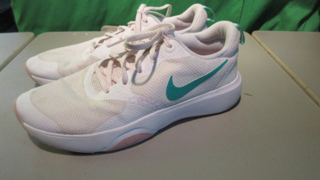 Load image into Gallery viewer, Used Nike City Rep TR Womens 8.5 Shoes
