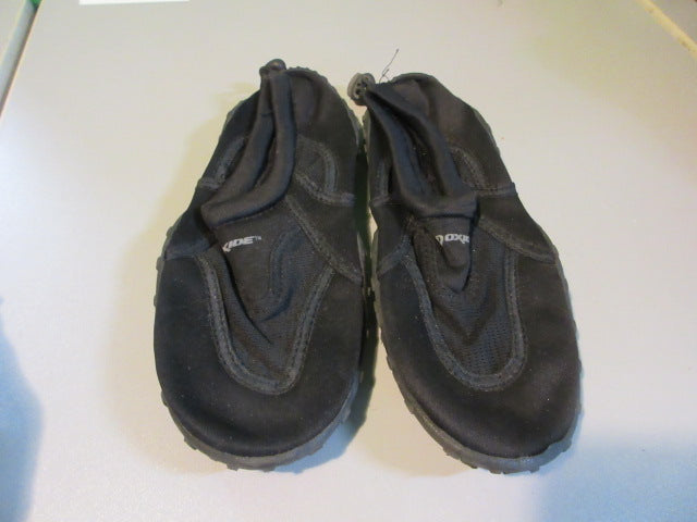 Load image into Gallery viewer, Used Oxide Water Shoes Size 1
