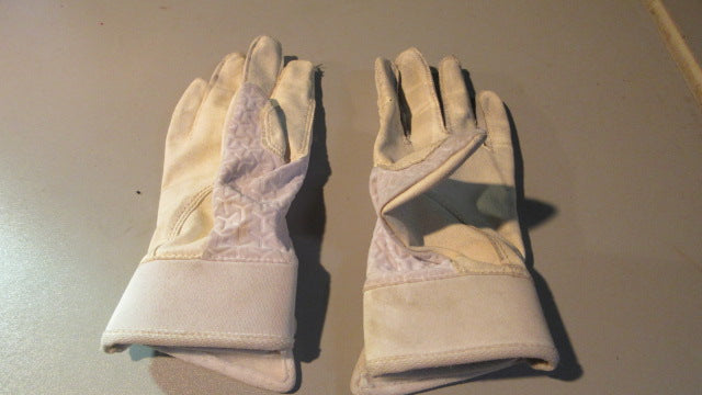 Load image into Gallery viewer, Used Easton Fastpitch Baseball/Softball Batting Gloves - Youth Large
