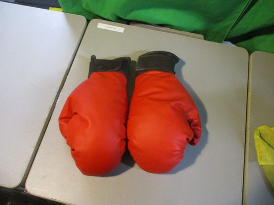 Used Youth Boxing Gloves (Tear Inside Glove See Photos)