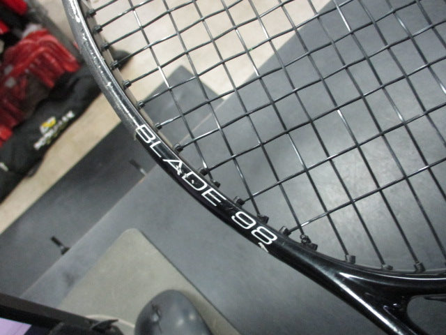 Load image into Gallery viewer, Used Wilson Blade 98 27&quot; Tennis Racquet
