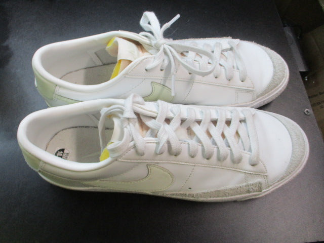 Load image into Gallery viewer, Used Nike Sneakers Men&#39;s Size 10.5
