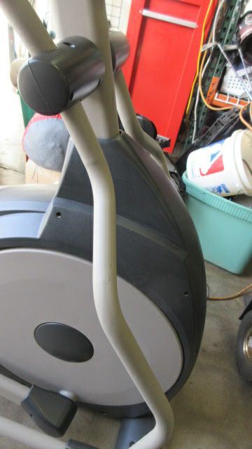 Good Condition Spirit ZE120 Elliptical