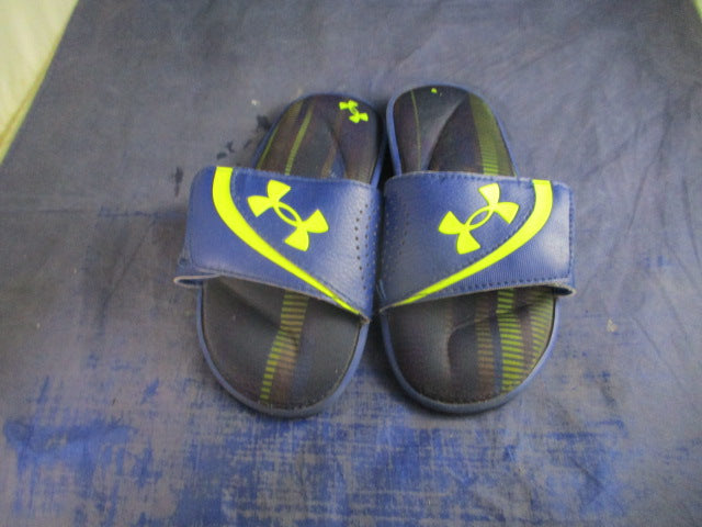 Load image into Gallery viewer, Used Under Armour Sandals Youth Size 3
