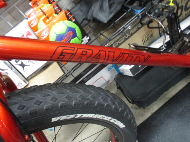 Load image into Gallery viewer, Used Gravity 26&quot; 16 Speed Fat Tire Mountain Bike
