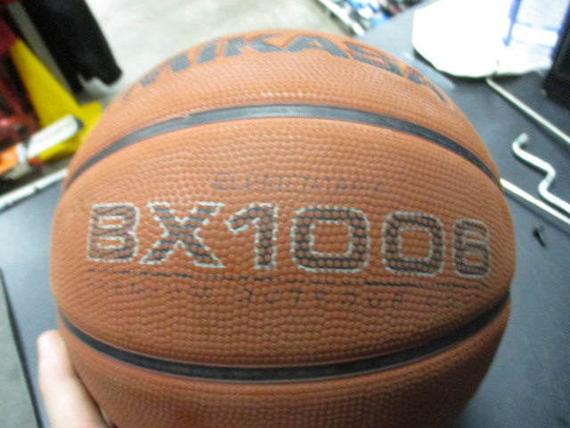 Load image into Gallery viewer, Used Mikasa BX1006 25.5&quot; Basketball
