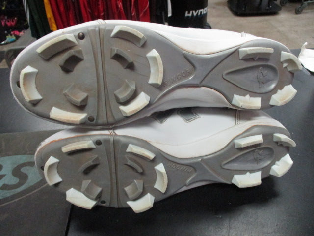 Load image into Gallery viewer, Used Ringor Size 10.5 Softball Cleats
