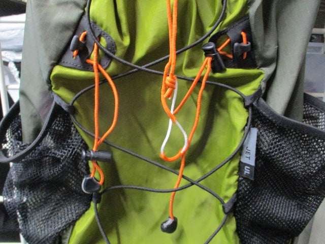 Load image into Gallery viewer, Used REI Jet Ultra Light 30 L Hiking Backpack - worn/dryrot small bungie cords
