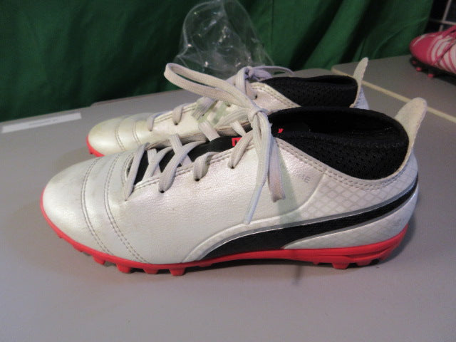 Load image into Gallery viewer, Used Puma One Turf Soccer Cleats Size 2.5
