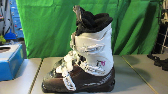 Load image into Gallery viewer, Used Women&#39;s Salomon T3 Ski Boots Size 24.5
