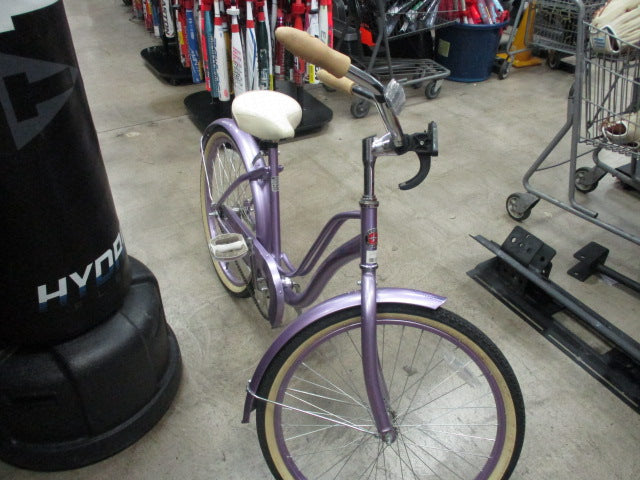 Load image into Gallery viewer, Used Schwinn Legacy 24&#39;&#39; Woman Beach Cruiser Bike
