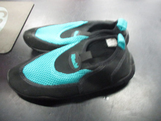 Used Nikachi Size 5 Water Shoes