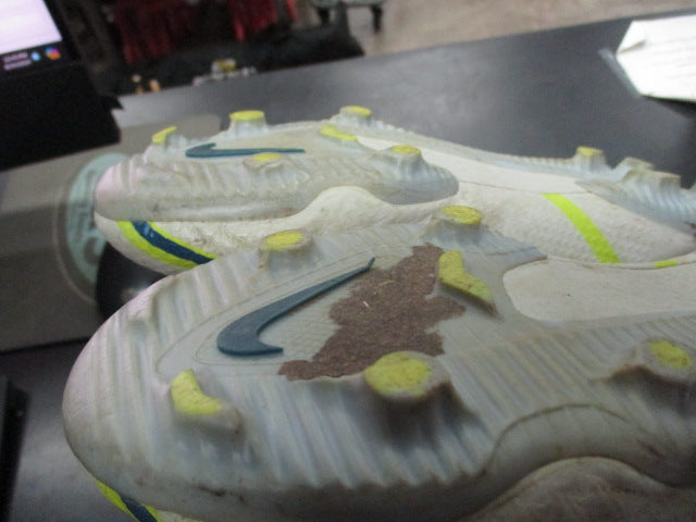 Load image into Gallery viewer, Used Nike Phantom GT Soccer Cleats Size 5 - Cleats Are Worn Down
