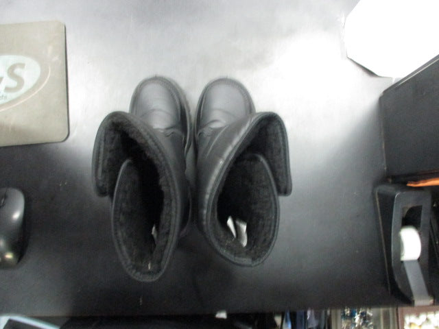 Load image into Gallery viewer, Used WFS Black Boots Kids Size 4
