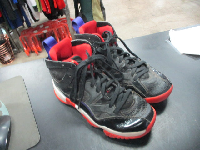 Load image into Gallery viewer, Used Jordan Basketball SHoes Size 5.5 (Has Wear)
