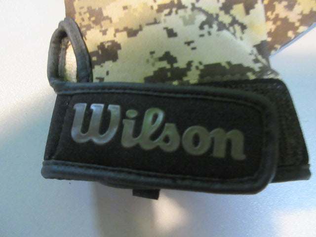 Load image into Gallery viewer, Used Wilson Camo Youth Small Batting Gloves
