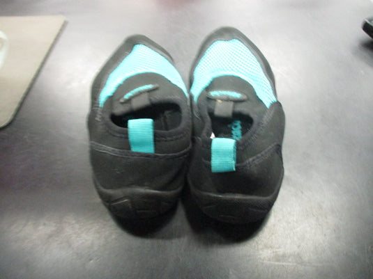 Used Nikachi Size 5 Water Shoes