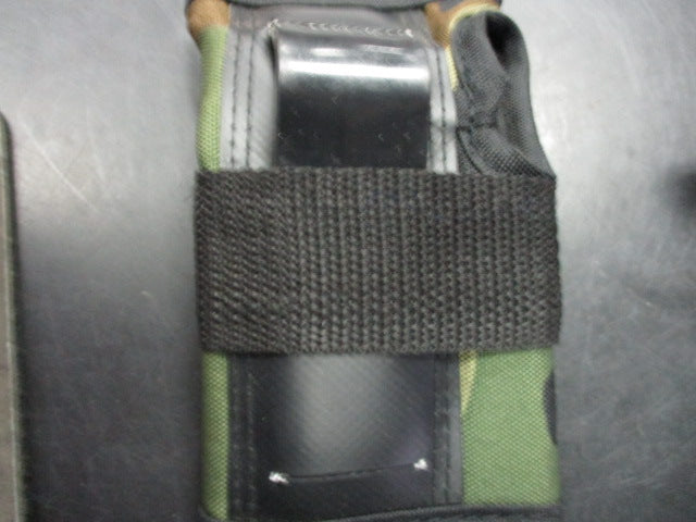 Load image into Gallery viewer, Used 187 Killer Pads Camo Size Junior Wrist Guards
