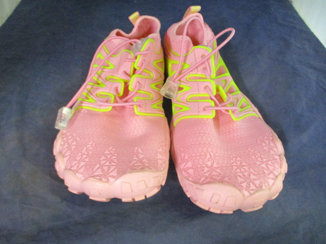 Load image into Gallery viewer, Used Women&#39;s Water Shoes Size 39 / 7
