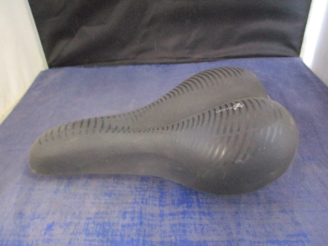 Load image into Gallery viewer, Used Selle Royal Avenue RoyalGel Bicycle Seat - small tear
