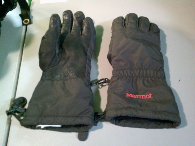 Load image into Gallery viewer, Used Women&#39;s Marmot Snow Gloves Size Small
