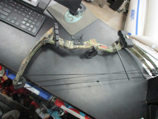 Load image into Gallery viewer, Used Bear Brave III Junior Compound Bow
