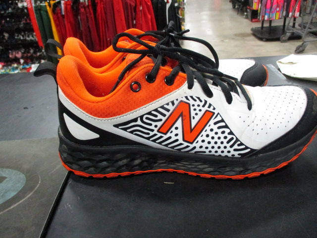 Load image into Gallery viewer, Used New Balance Fastpitch Size 8.5 Turf Cleats
