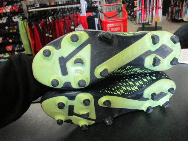 Load image into Gallery viewer, Used Puma Zapatilla Future Size 7 Soccer Cleats
