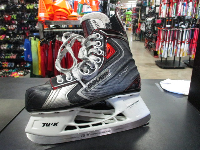 Load image into Gallery viewer, Used Bauer Vapor X 50 Youth 4 Hockey Skates
