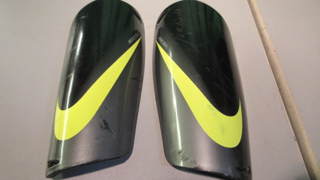 Load image into Gallery viewer, Used Nike Mercurial Lite Neymar Black Shin Guard w/ Shin Socks
