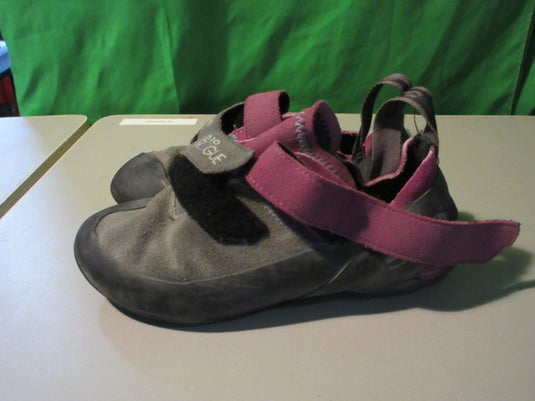 Used 5.10 Rogue VCS Size 6 Womens Climbing Shoes