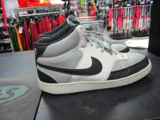 Load image into Gallery viewer, Used Nike Jordan 1 Mid Top Basketball Shoes Size 11
