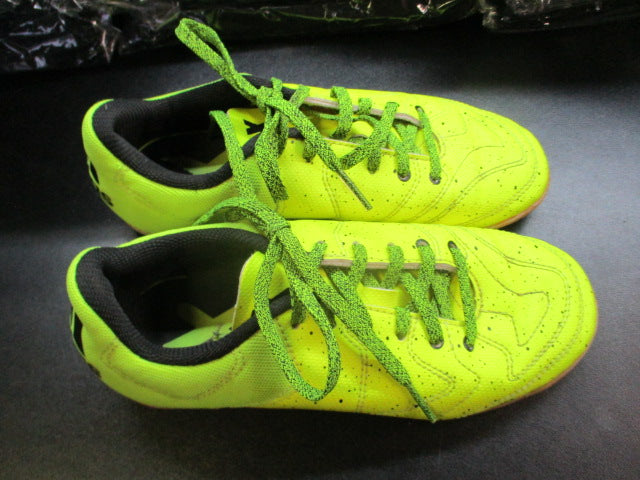 Load image into Gallery viewer, Used Adidas 15.3 Indoor Soccer Cleats Size 2.5
