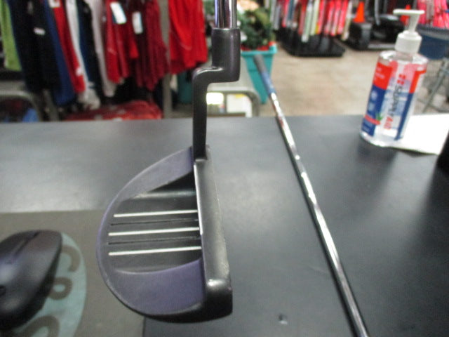 Load image into Gallery viewer, Used Wilson Staff infinite North Side RH 32&quot; Putter With Super stroke 10
