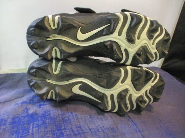 Load image into Gallery viewer, Used Nike Force Savage 2 Shark Cleats Youth Size 5.5 - wear on strap
