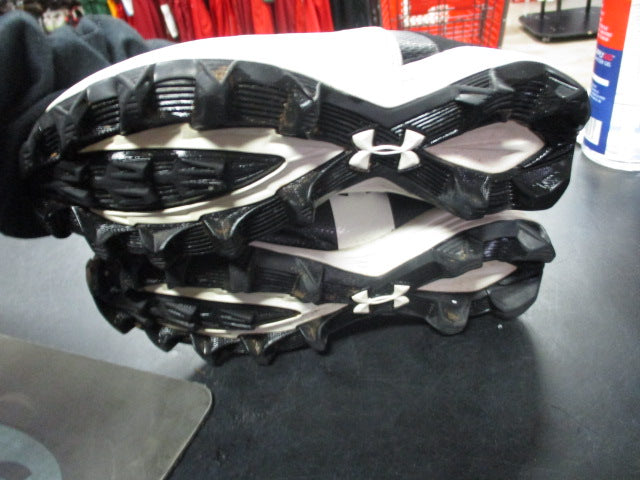 Load image into Gallery viewer, Used Under Armour Renegade Size Youth 3 Football Cleats
