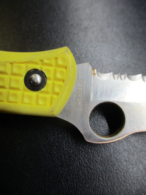 Load image into Gallery viewer, Used Vintage Clipit Rescue SpyderCo Folding Knife
