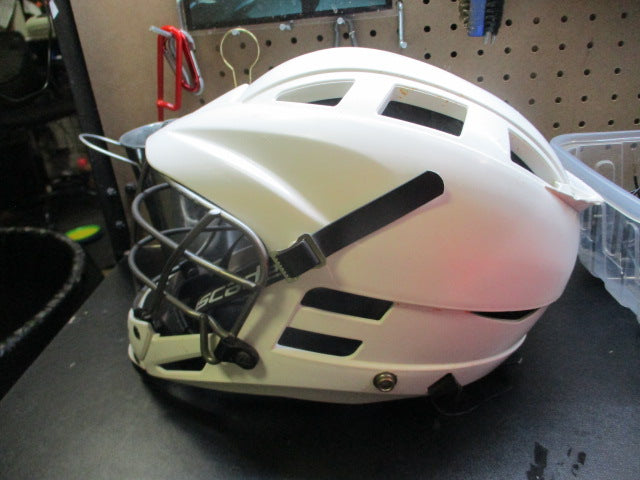 Load image into Gallery viewer, Used Cascade CSR Lacrosse Helmet
