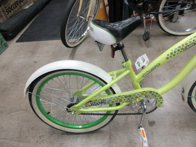 Load image into Gallery viewer, Used Diamondback Miz Bella Cruz 20&quot; Cruiser
