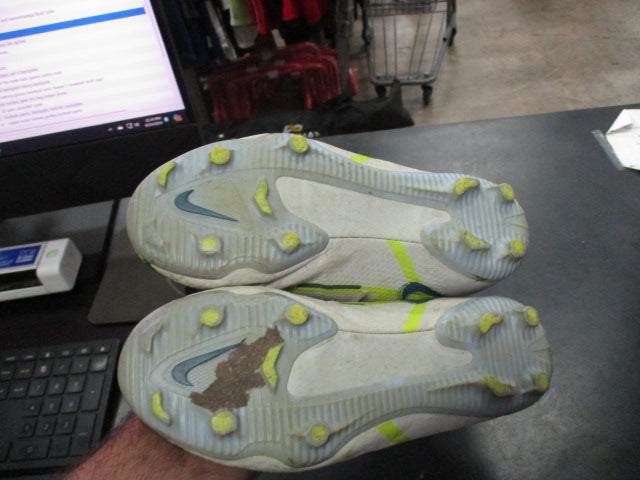 Load image into Gallery viewer, Used Nike Phantom GT Soccer Cleats Size 5 - Cleats Are Worn Down
