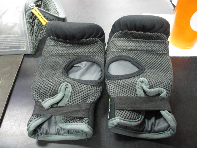 Load image into Gallery viewer, Used Everlast Evercool Heavy Bag Training Gloves
