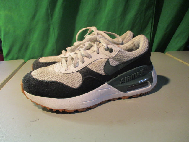 Load image into Gallery viewer, Used Nike Air Max SYSTM Big Kids&#39; Shoes - Size 3.5Y
