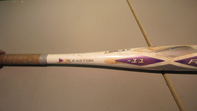 Load image into Gallery viewer, Used Easton Amethyst 28&quot;  -11 FP Softball Bat (Small Dent)
